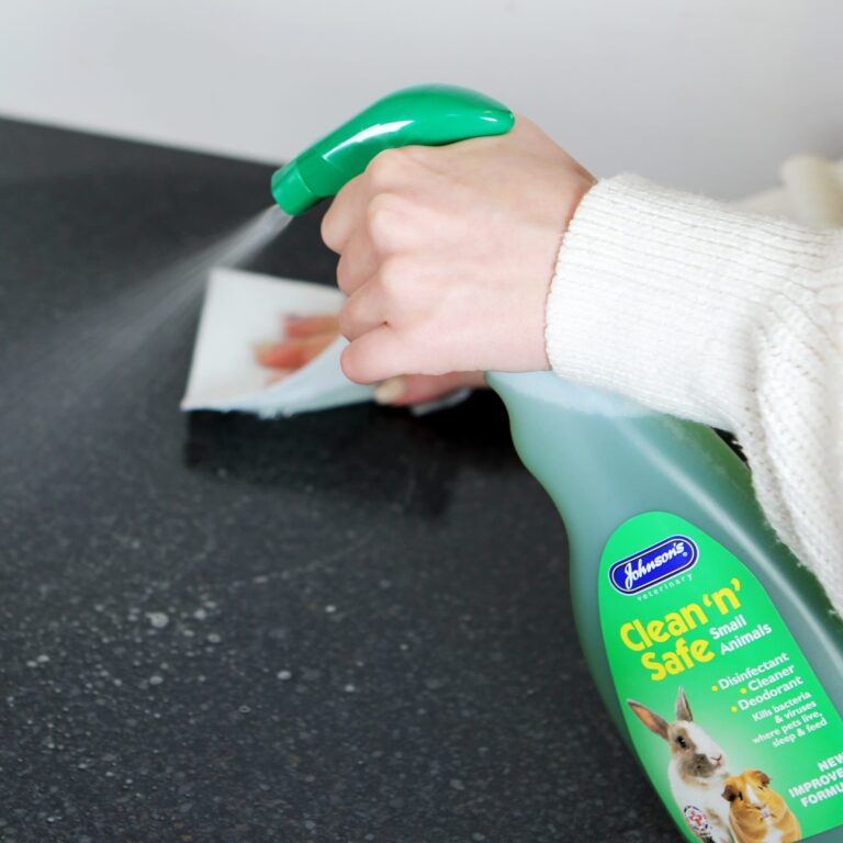 Johnsons Clean 'n' Safe For Small Animals